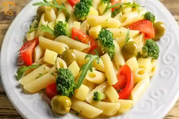 طرز تهیه ماکارونی سبزیجات و قارچ (مرحله به مرحله)