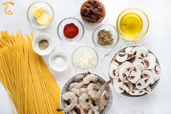 مواد اولیه برای پخت ماکارونی با میگو و قارچ