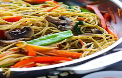 آموزش آشپزی با قارچ - طرز تهیه خوراک رشته فرنگی با گوشت گوساله و قارچ