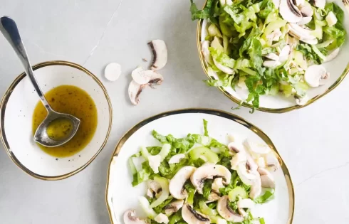 طرز تهیه سالاد کرفس و قارچ