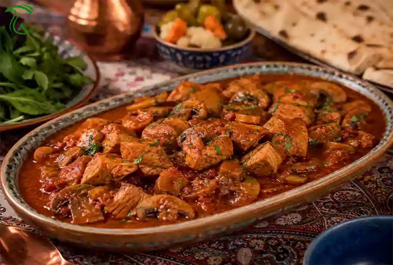 بافت نهایی تاس کباب بوقلمون و قارچ و سرو با سس غلیظ و یکدست