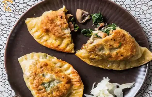 آموزش آشپزی با قارچ - طرز تهیه پیراشکی مرغ و سبزیجات و قارچ