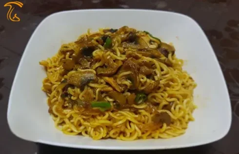 نودل قارچ - غذای گیاهی طرز تهیه نودل با شیر و قارچ