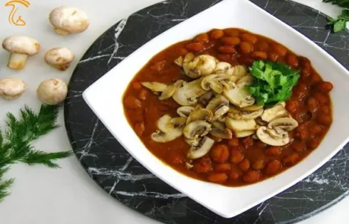 طرز تهیه خوراک لوبیا چیتی با قارچ و سیب زمینی