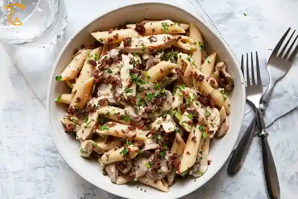آموزش آشپزی: طرز تهیه پاستا قارچ و بیکن