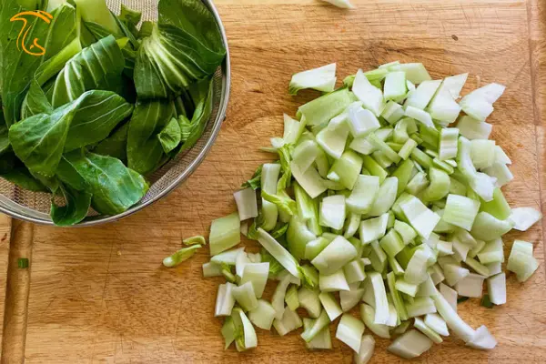 بوک چوی برای پخت سوپ شیتاکه