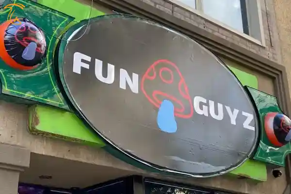 فروشگاه مجیک ماشروم funguyz در شهر ویندزور کانادا که غیرقانونی افتتاح شده است