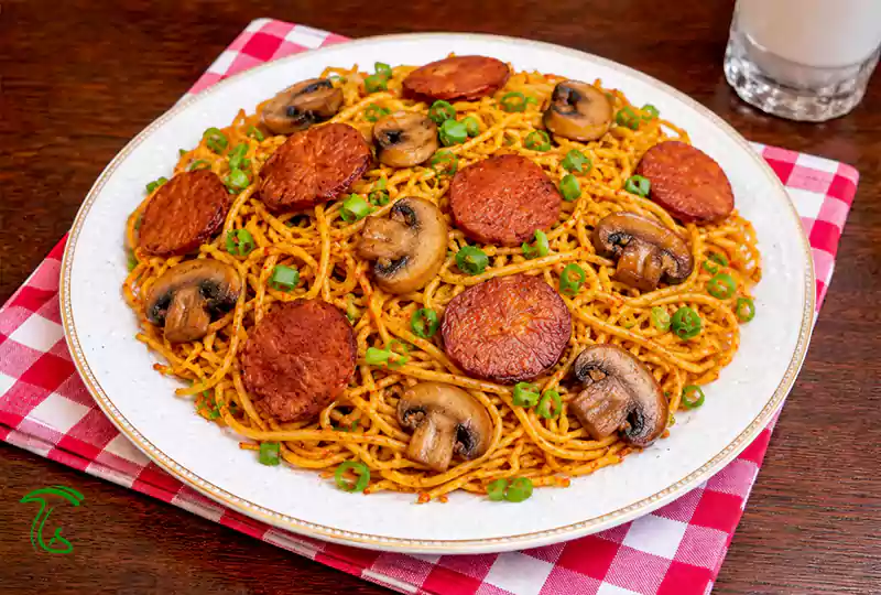 طرز تهیه ماکارونی با قارچ و سویا به همراه ته دیگ سیب زمینی