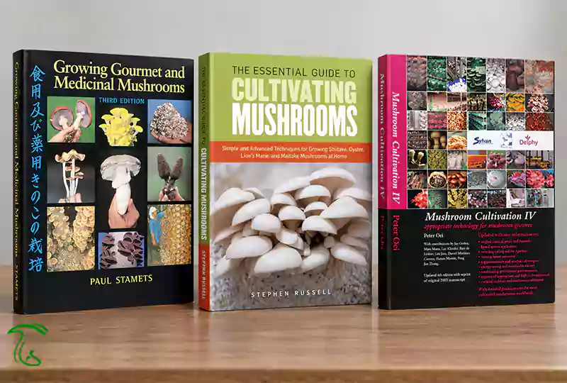 جلد سه کتاب انگلیسی Growing Gourmet and Medicinal Mushrooms، The Essential Guide to Cultivating Mushrooms و Mushroom Cultivation IV